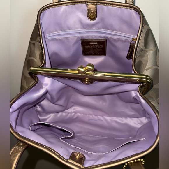 Coach Kisslock Shoulder Bag with Embossed Flowers and Lavender Interior - Picture 8 of 17